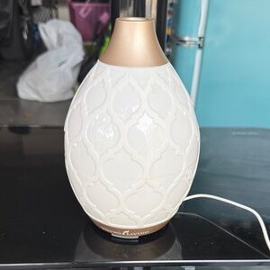 Young Living Essential Oil Diffuser – White & Gold